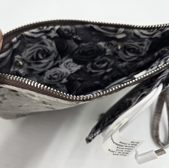 Adrienne Vittadini Gray Velvet Charging Wallet Wristlet - MSRP iPhone USB - Picture 4 of 9